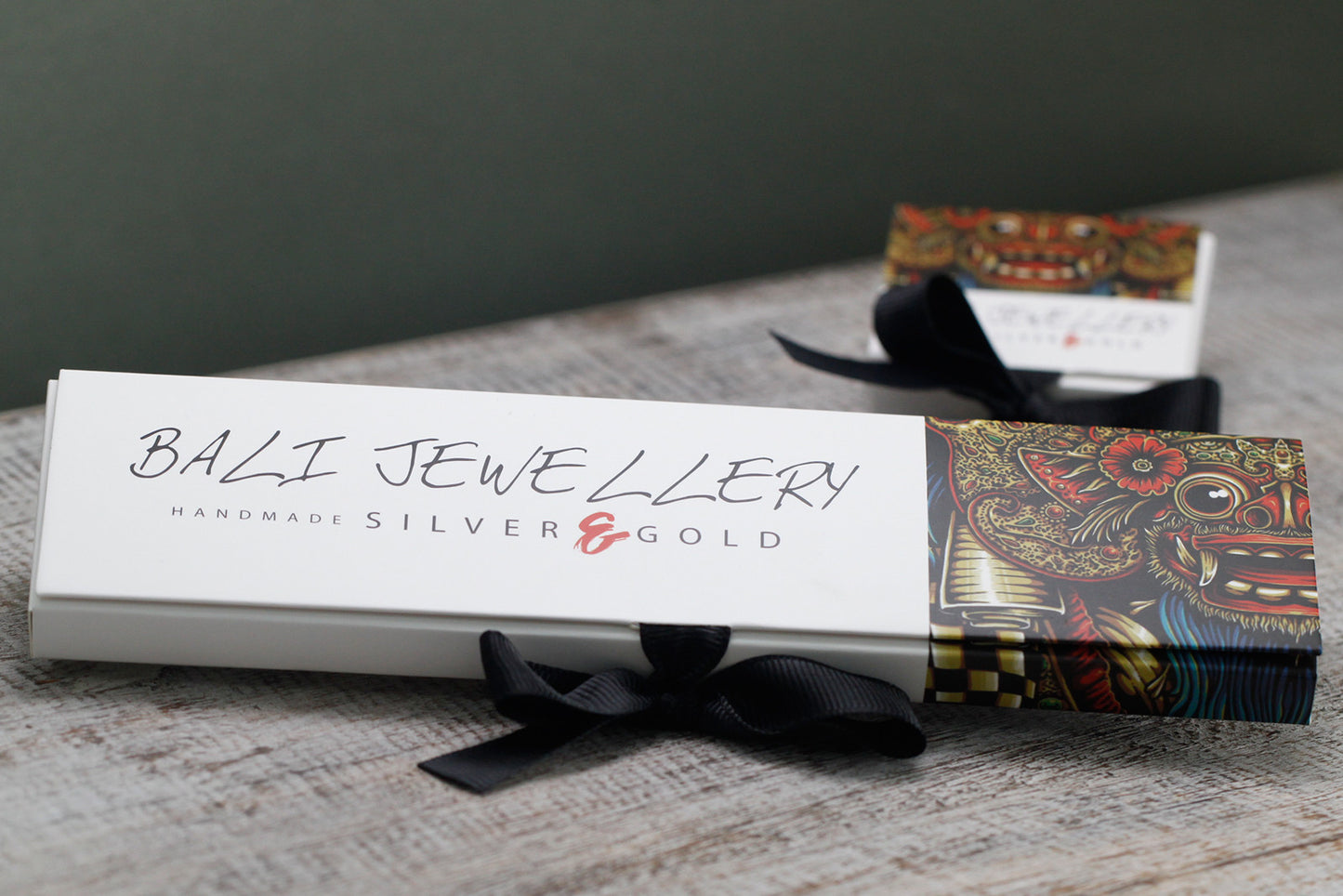 The colourful Bali jewellery gift box supplied with the handmade Sterling silver and 18k gold necklace.