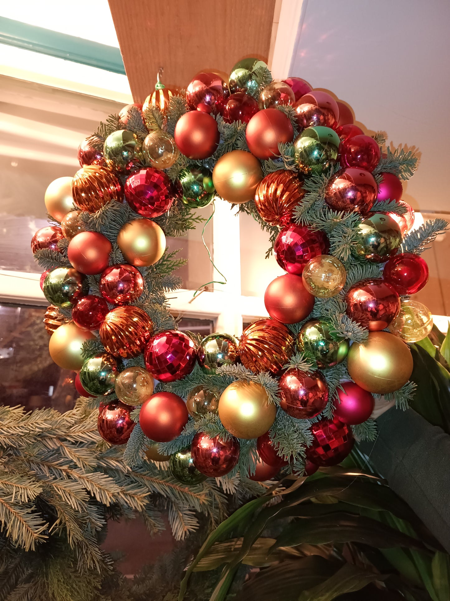 Fantastic, modern Christmas wreath with multi-coloured baubles